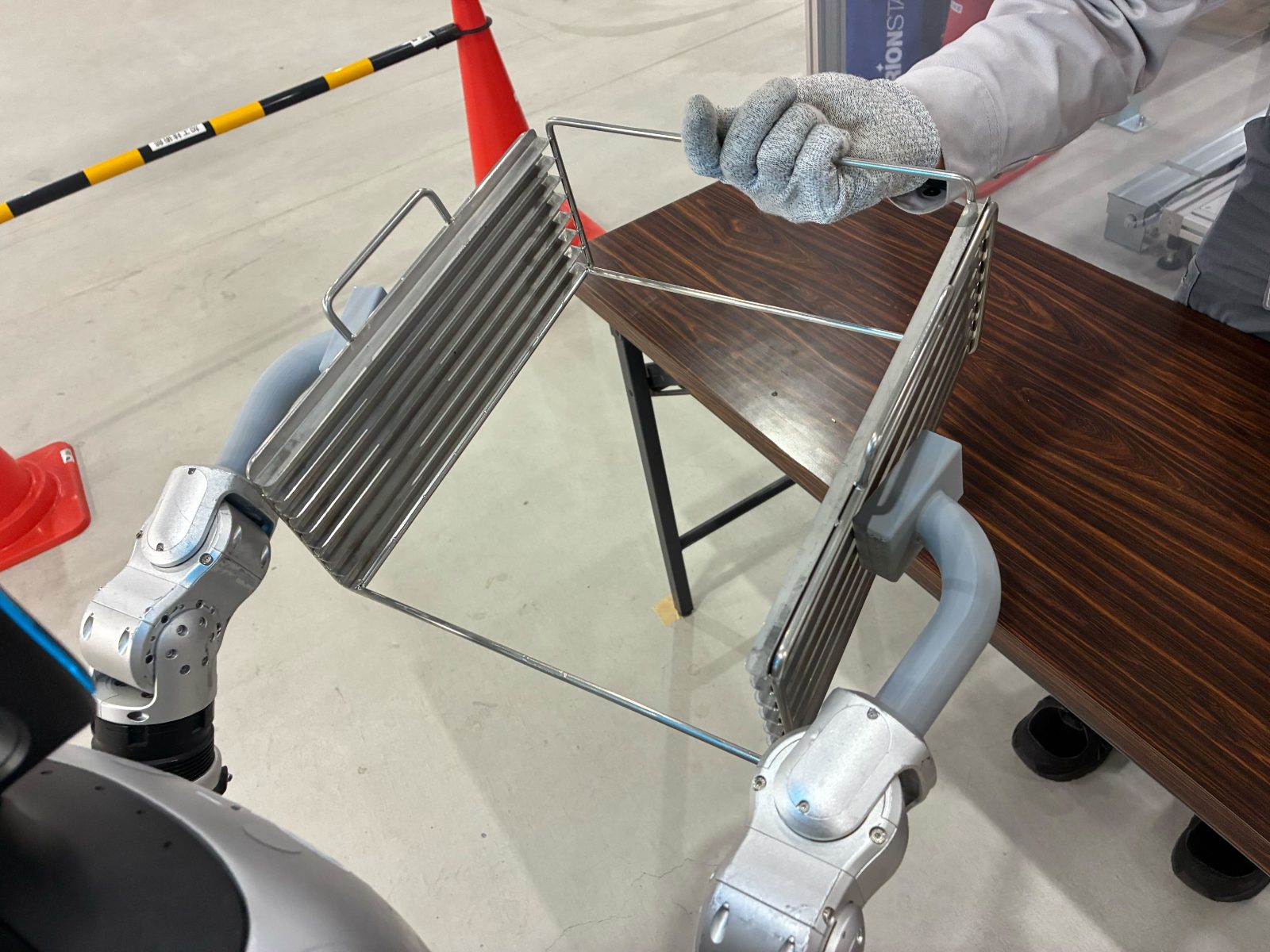 旭化成様の実験フィルム搬送用カゴ
